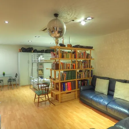 Stromboli House シャレー シッチェス
